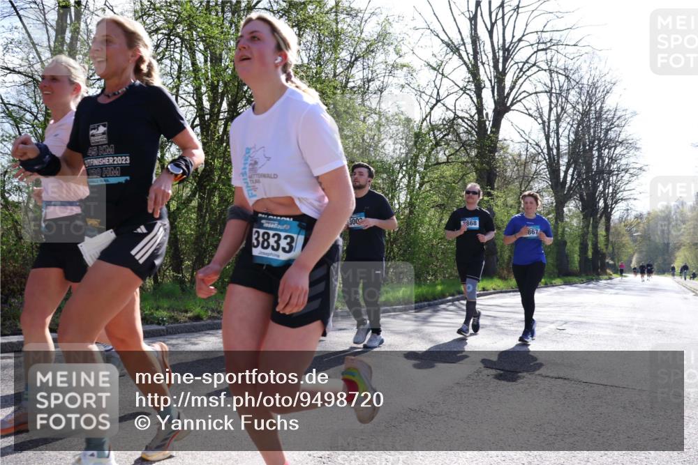 12.04.2026 - 45. Internationalen Wilhelmsburger Insellauf Yannick Fuchs http://msf.ph/oto/9498720 12.04.2026 10:58:57 Laufen 45, 2023, 120, 3833, 300, 2868, 867 meine-sportfotos.de
