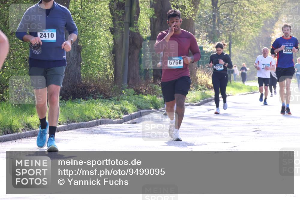 12.04.2026 - 45. Internationalen Wilhelmsburger Insellauf Yannick Fuchs http://msf.ph/oto/9499095 12.04.2026 11:00:19 Laufen 2410, 5756, 3508, 2823 meine-sportfotos.de
