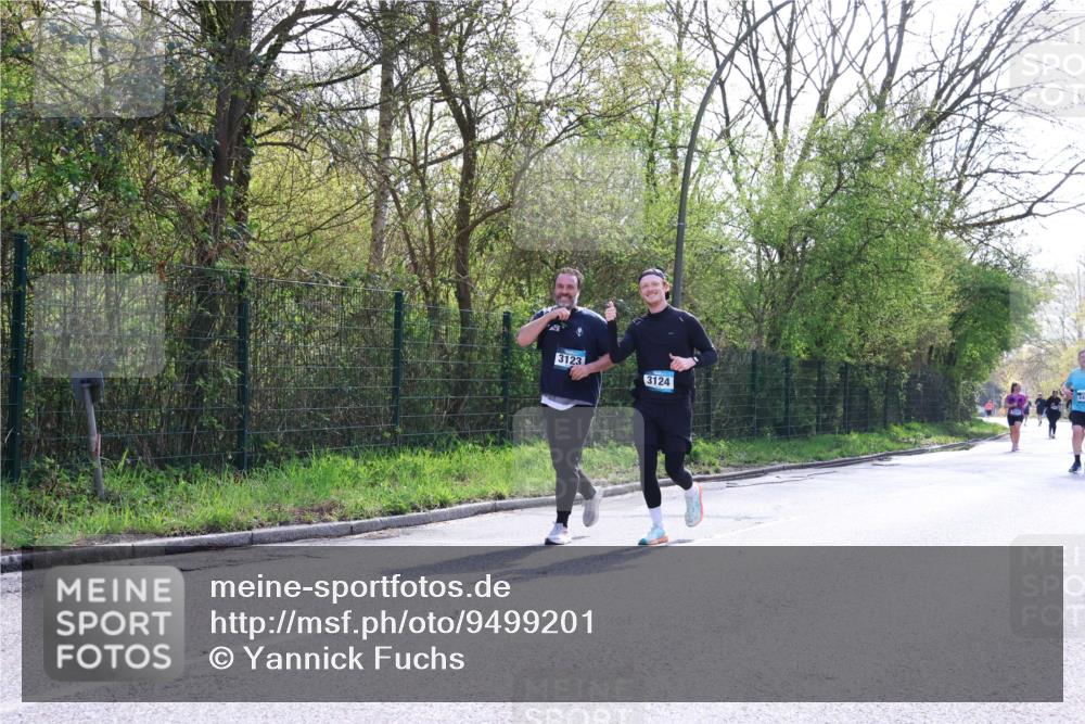 12.04.2026 - 45. Internationalen Wilhelmsburger Insellauf Yannick Fuchs http://msf.ph/oto/9499201 12.04.2026 11:05:15 Laufen 3123, 3124 meine-sportfotos.de