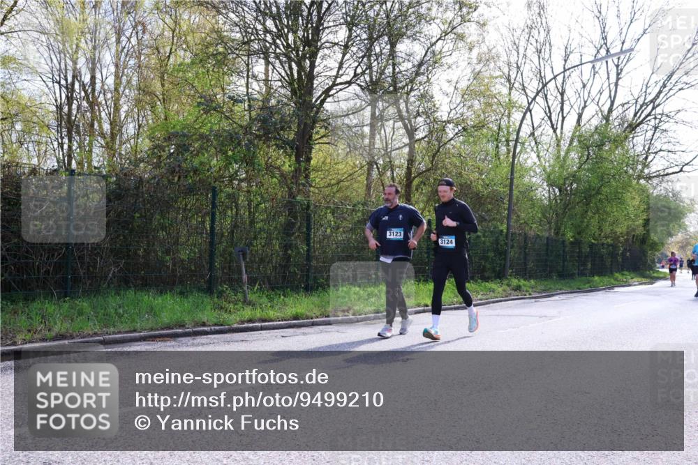 12.04.2026 - 45. Internationalen Wilhelmsburger Insellauf Yannick Fuchs http://msf.ph/oto/9499210 12.04.2026 11:05:16 Laufen 3123, 3124 meine-sportfotos.de
