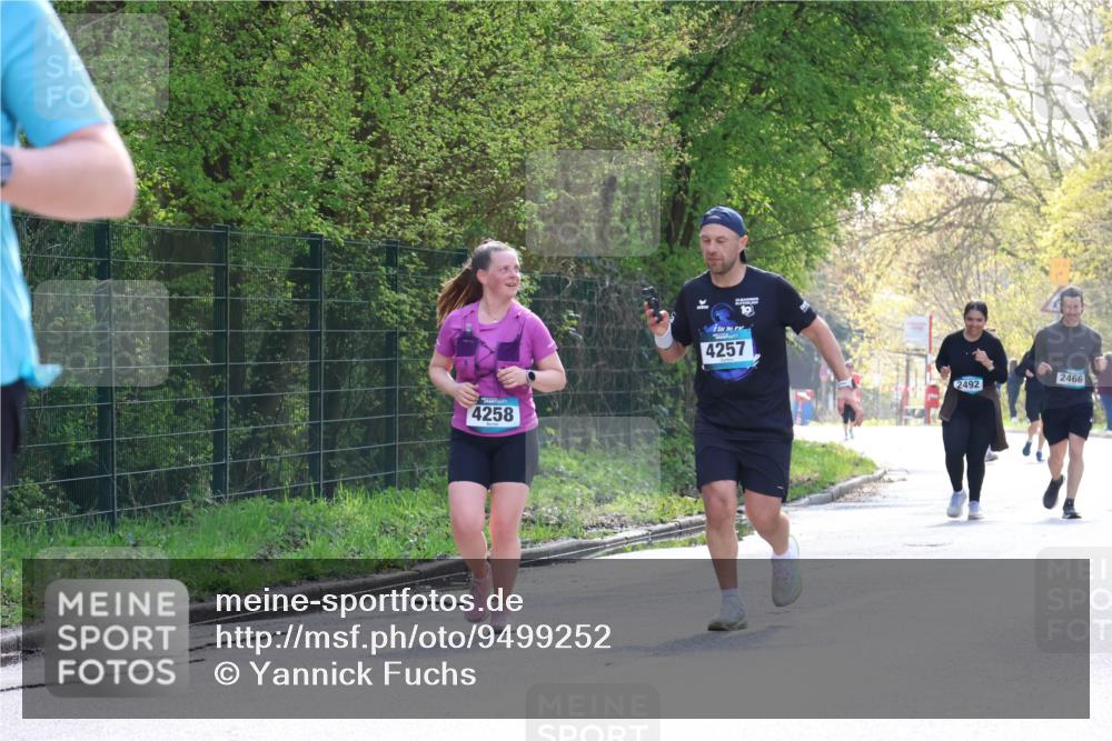 12.04.2026 - 45. Internationalen Wilhelmsburger Insellauf Yannick Fuchs http://msf.ph/oto/9499252 12.04.2026 11:05:21 Laufen 4258, 10, 4257, 2492, 2466 meine-sportfotos.de