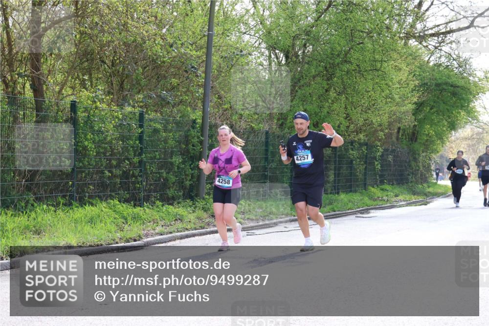 12.04.2026 - 45. Internationalen Wilhelmsburger Insellauf Yannick Fuchs http://msf.ph/oto/9499287 12.04.2026 11:05:24 Laufen 4258, 4257 meine-sportfotos.de