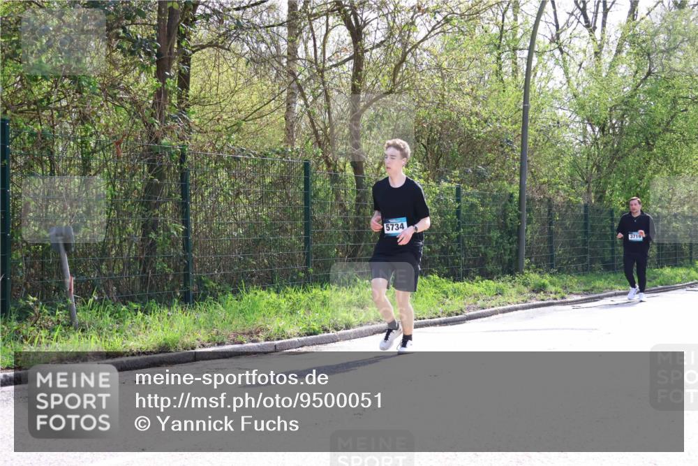 12.04.2026 - 45. Internationalen Wilhelmsburger Insellauf Yannick Fuchs http://msf.ph/oto/9500051 12.04.2026 11:09:26 Laufen 5734, 3719 meine-sportfotos.de