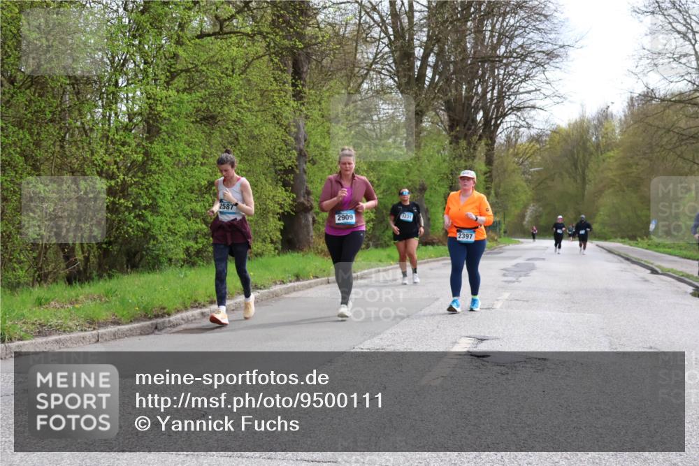 12.04.2026 - 45. Internationalen Wilhelmsburger Insellauf Yannick Fuchs http://msf.ph/oto/9500111 12.04.2026 13:16:32 Laufen 2587, 2909, 3231, 2397 meine-sportfotos.de