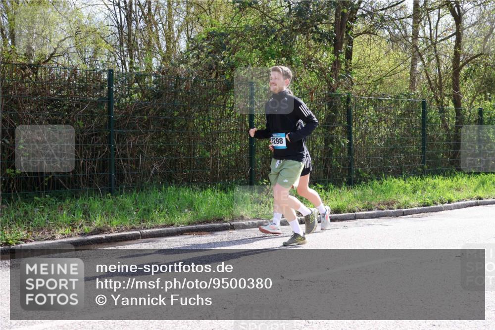 12.04.2026 - 45. Internationalen Wilhelmsburger Insellauf Yannick Fuchs http://msf.ph/oto/9500380 12.04.2026 11:11:01 Laufen 3298 meine-sportfotos.de