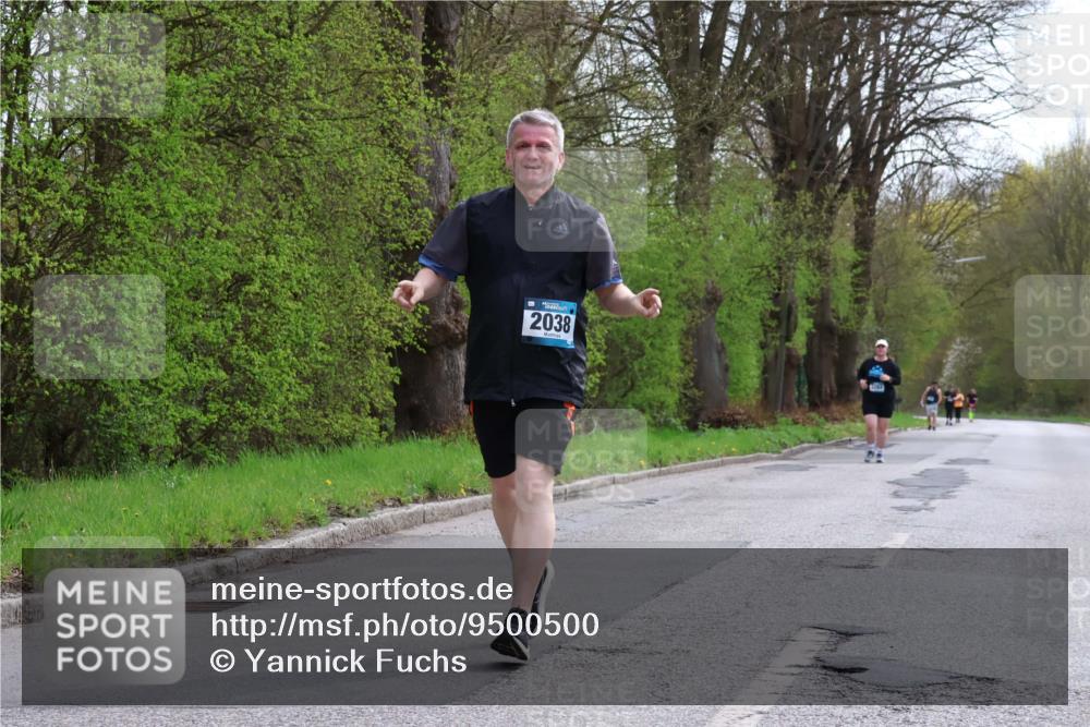 12.04.2026 - 45. Internationalen Wilhelmsburger Insellauf Yannick Fuchs http://msf.ph/oto/9500500 12.04.2026 13:18:16 Laufen 2038 meine-sportfotos.de