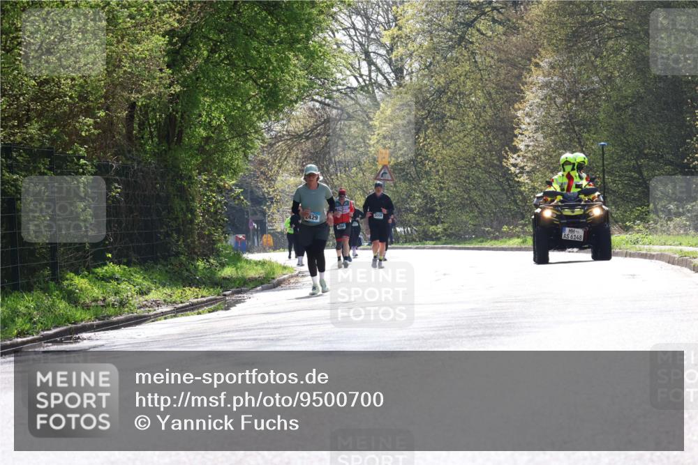 12.04.2026 - 45. Internationalen Wilhelmsburger Insellauf Yannick Fuchs http://msf.ph/oto/9500700 12.04.2026 11:12:20 Laufen 429, 4549, 3058, 6148 meine-sportfotos.de