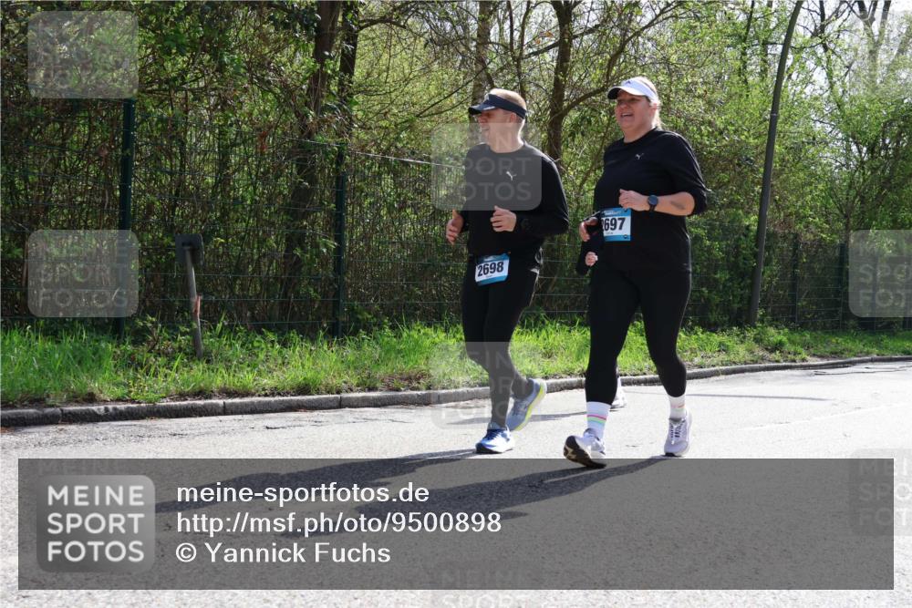 12.04.2026 - 45. Internationalen Wilhelmsburger Insellauf Yannick Fuchs http://msf.ph/oto/9500898 12.04.2026 11:12:52 Laufen 2698, 697 meine-sportfotos.de