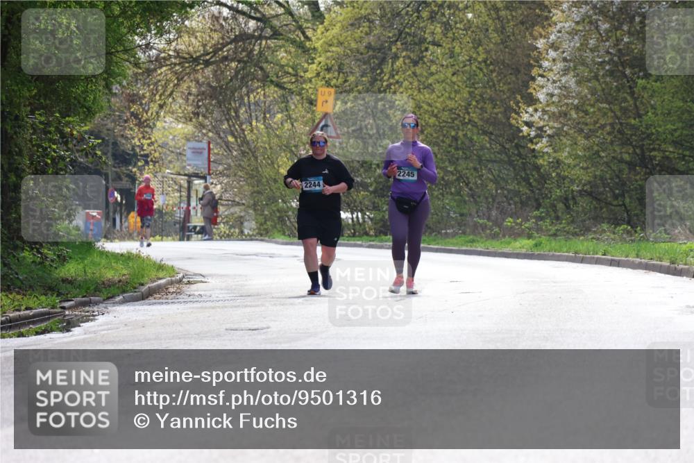 12.04.2026 - 45. Internationalen Wilhelmsburger Insellauf Yannick Fuchs http://msf.ph/oto/9501316 12.04.2026 11:15:37 Laufen 9, 2244, 2245 meine-sportfotos.de