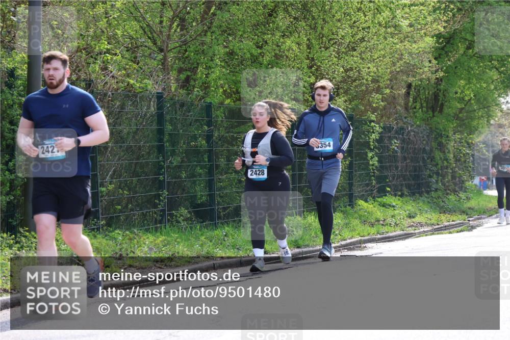 12.04.2026 - 45. Internationalen Wilhelmsburger Insellauf Yannick Fuchs http://msf.ph/oto/9501480 12.04.2026 11:20:30 Laufen 242, 2428, 354, 305 meine-sportfotos.de