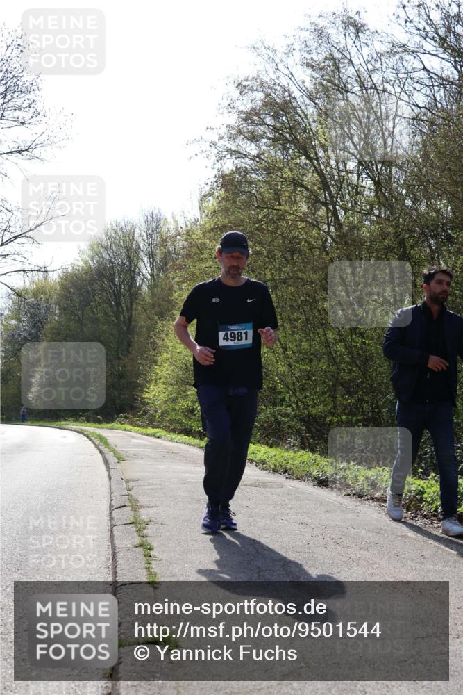 12.04.2026 - 45. Internationalen Wilhelmsburger Insellauf Yannick Fuchs http://msf.ph/oto/9501544 12.04.2026 11:23:14 Laufen 4981 meine-sportfotos.de