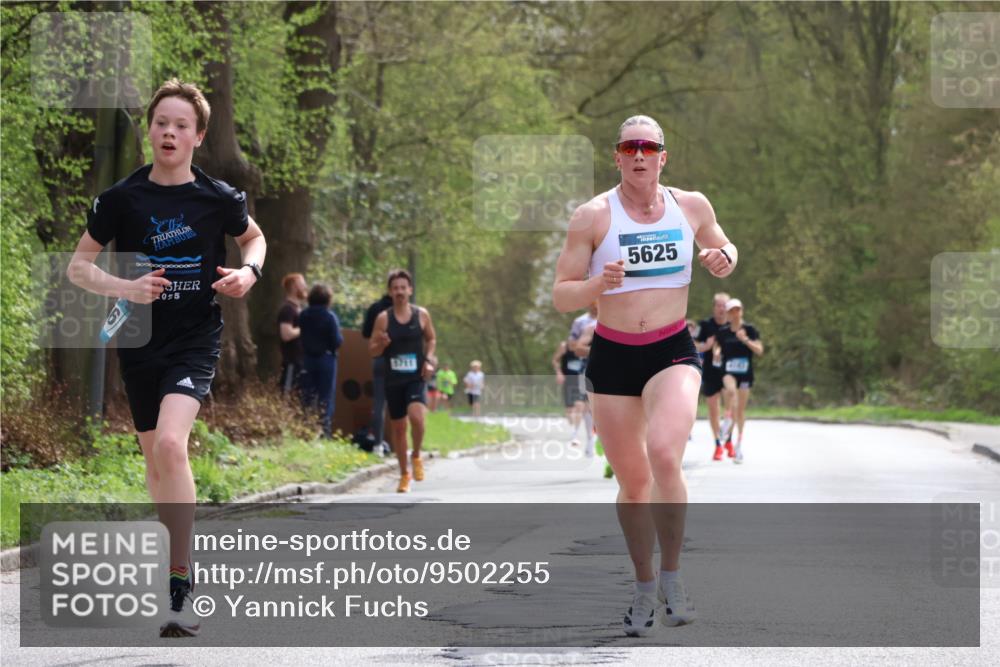 12.04.2026 - 45. Internationalen Wilhelmsburger Insellauf Yannick Fuchs http://msf.ph/oto/9502255 12.04.2026 12:44:41 Laufen 6, 075, 5625, 5711 meine-sportfotos.de