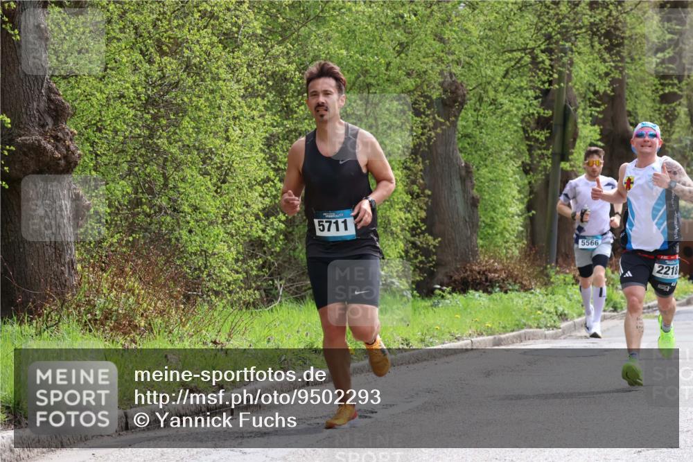12.04.2026 - 45. Internationalen Wilhelmsburger Insellauf Yannick Fuchs http://msf.ph/oto/9502293 12.04.2026 12:44:50 Laufen 5711, 5566, 2218 meine-sportfotos.de