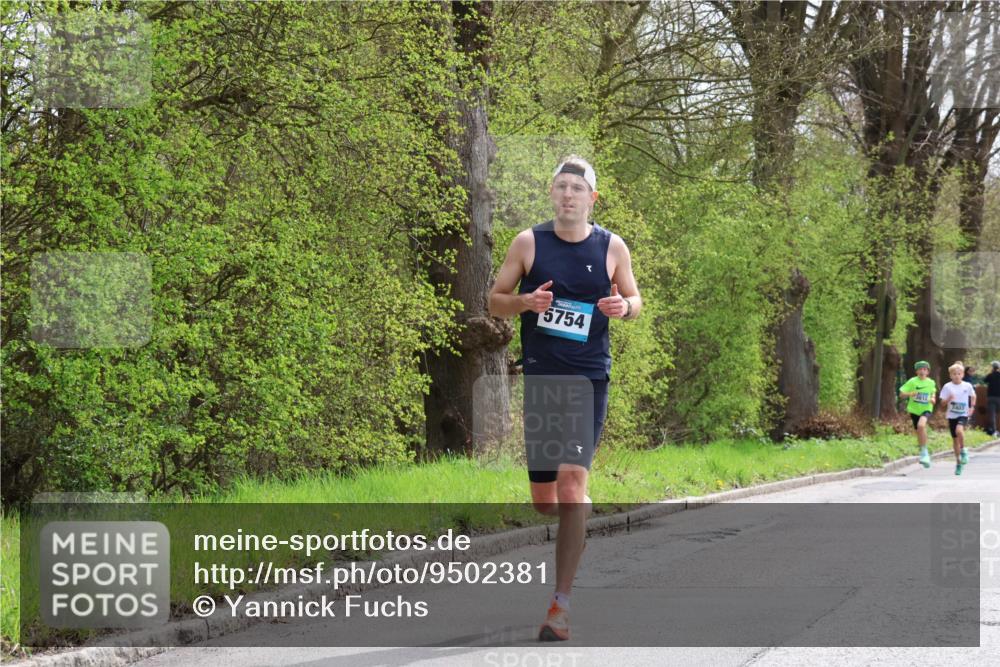 12.04.2026 - 45. Internationalen Wilhelmsburger Insellauf Yannick Fuchs http://msf.ph/oto/9502381 12.04.2026 12:45:09 Laufen 5754, 4812, 2403 meine-sportfotos.de
