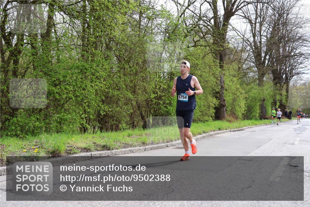12.04.2026 - 45. Internationalen Wilhelmsburger Insellauf Yannick Fuchs http://msf.ph/oto/9502388 12.04.2026 12:45:10 Laufen 5754 meine-sportfotos.de