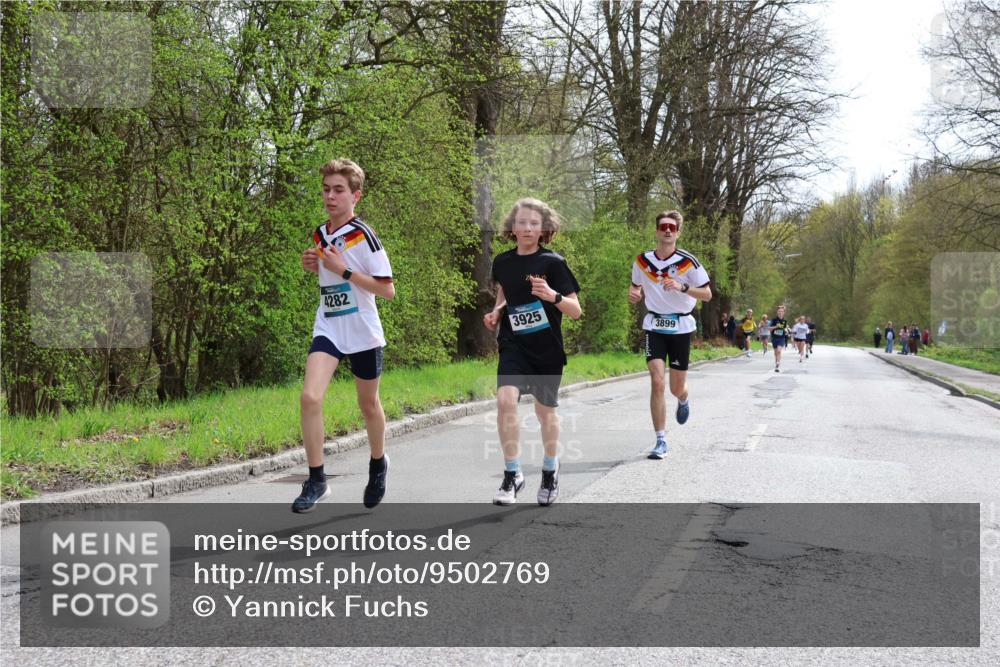 12.04.2026 - 45. Internationalen Wilhelmsburger Insellauf Yannick Fuchs http://msf.ph/oto/9502769 12.04.2026 12:46:49 Laufen 4282, 3925, 3899 meine-sportfotos.de
