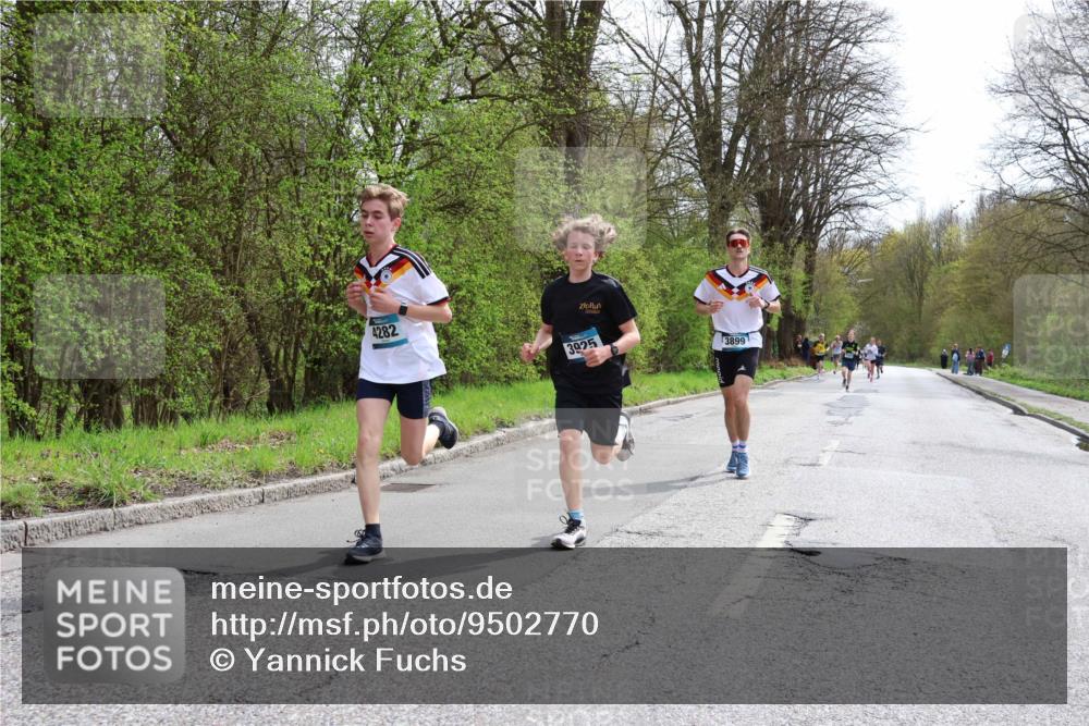 12.04.2026 - 45. Internationalen Wilhelmsburger Insellauf Yannick Fuchs http://msf.ph/oto/9502770 12.04.2026 12:46:49 Laufen 4282, 3925, 3899 meine-sportfotos.de