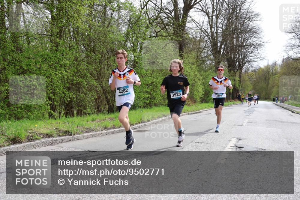 12.04.2026 - 45. Internationalen Wilhelmsburger Insellauf Yannick Fuchs http://msf.ph/oto/9502771 12.04.2026 12:46:49 Laufen 4282, 3925, 3899 meine-sportfotos.de