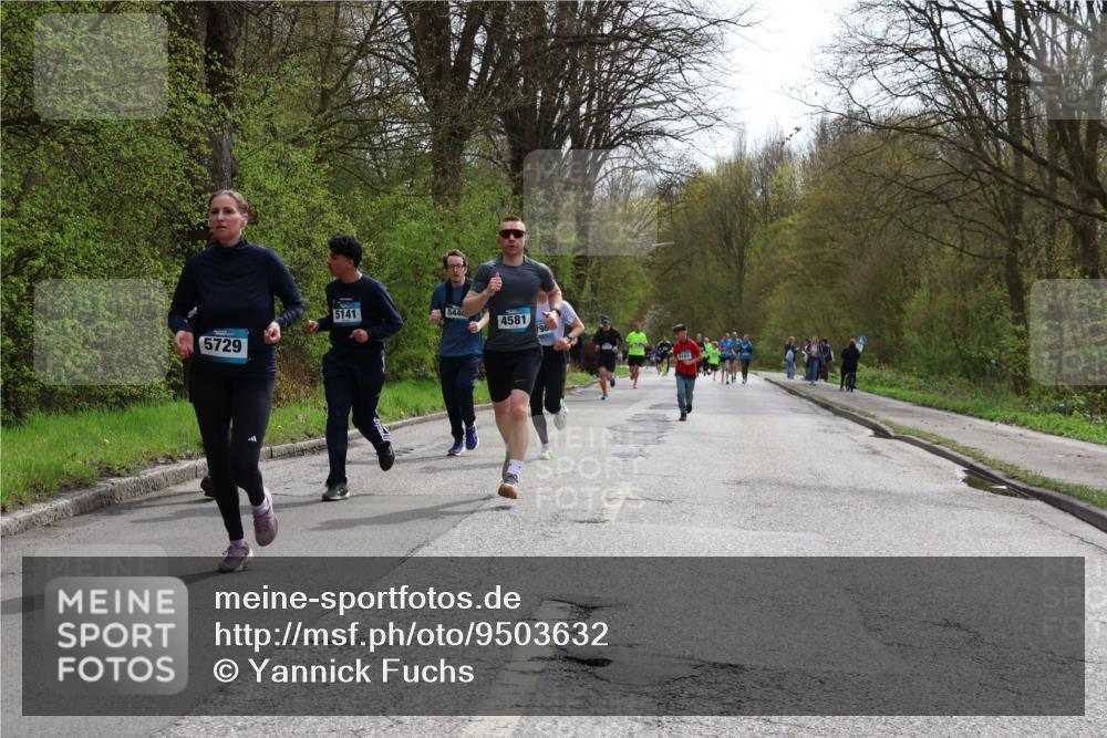 12.04.2026 - 45. Internationalen Wilhelmsburger Insellauf Yannick Fuchs http://msf.ph/oto/9503632 12.04.2026 12:50:26 Laufen 5141, 544, 4581, 5729 meine-sportfotos.de