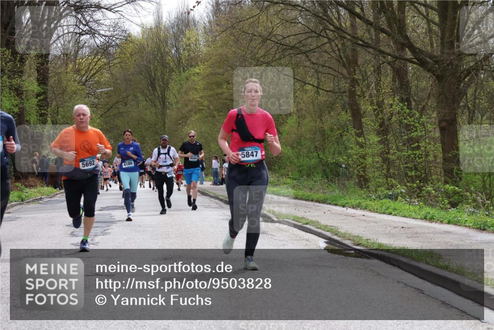 12.04.2026 - 45. Internationalen Wilhelmsburger Insellauf Yannick Fuchs http://msf.ph/oto/9503828 12.04.2026 12:51:06 Laufen 5692, 4186, 4569, 5847 meine-sportfotos.de
