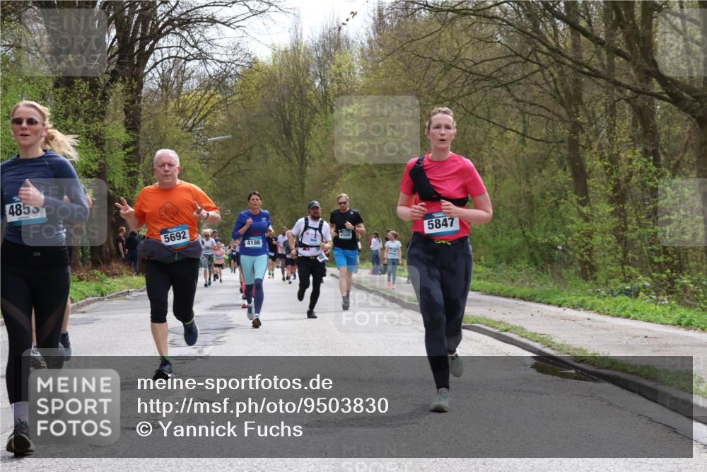 12.04.2026 - 45. Internationalen Wilhelmsburger Insellauf Yannick Fuchs http://msf.ph/oto/9503830 12.04.2026 12:51:06 Laufen 4855, 5692, 4186, 4569, 5847 meine-sportfotos.de