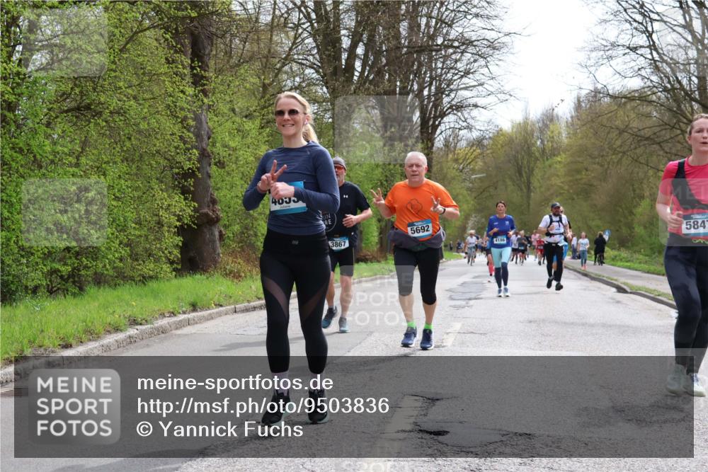12.04.2026 - 45. Internationalen Wilhelmsburger Insellauf Yannick Fuchs http://msf.ph/oto/9503836 12.04.2026 12:51:07 Laufen 4055, 3867, 5692, 4186, 5847 meine-sportfotos.de