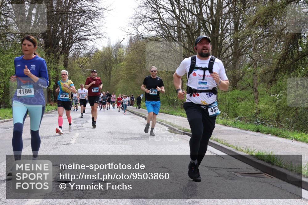 12.04.2026 - 45. Internationalen Wilhelmsburger Insellauf Yannick Fuchs http://msf.ph/oto/9503860 12.04.2026 12:51:12 Laufen 4186, 4546, 4622, 4407, 4569, 482 meine-sportfotos.de