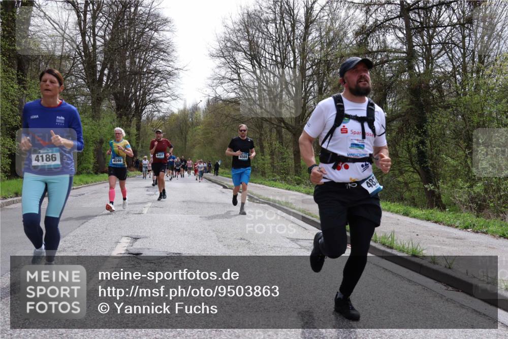 12.04.2026 - 45. Internationalen Wilhelmsburger Insellauf Yannick Fuchs http://msf.ph/oto/9503863 12.04.2026 12:51:12 Laufen 4186, 4546, 4407, 4569, 482 meine-sportfotos.de