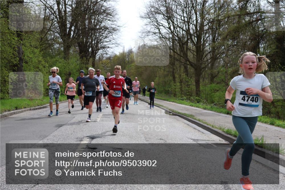 12.04.2026 - 45. Internationalen Wilhelmsburger Insellauf Yannick Fuchs http://msf.ph/oto/9503902 12.04.2026 12:51:21 Laufen 5277, 2447, 5062, 4740 meine-sportfotos.de