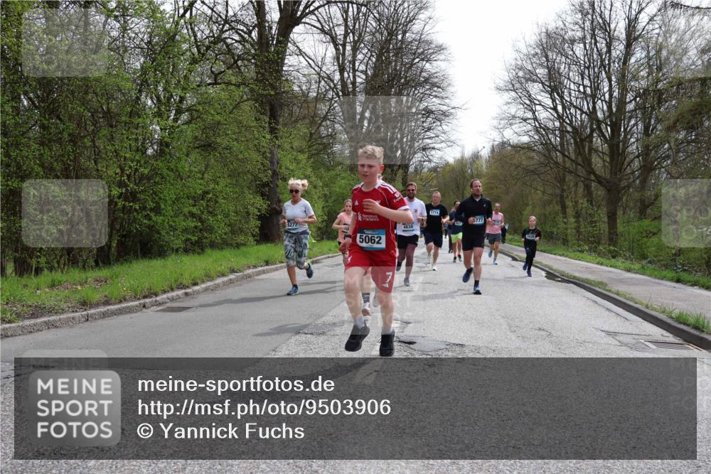 12.04.2026 - 45. Internationalen Wilhelmsburger Insellauf Yannick Fuchs http://msf.ph/oto/9503906 12.04.2026 12:51:22 Laufen 5277, 5062, 4830, 5774, 777 meine-sportfotos.de
