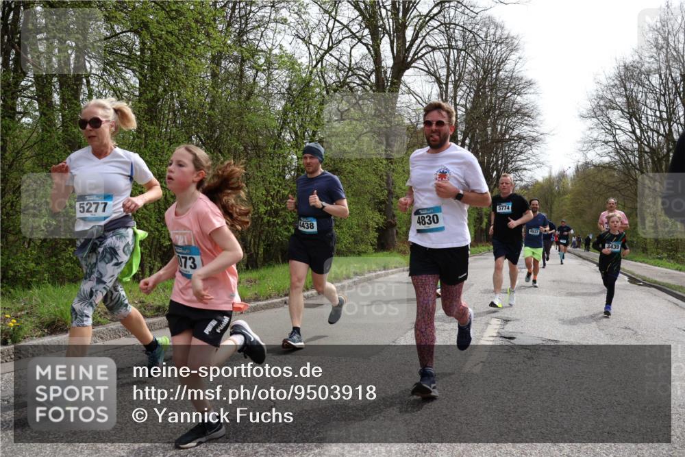 12.04.2026 - 45. Internationalen Wilhelmsburger Insellauf Yannick Fuchs http://msf.ph/oto/9503918 12.04.2026 12:51:24 Laufen 5277, 073, 4438, 4830, 5774, 4937, 3439 meine-sportfotos.de