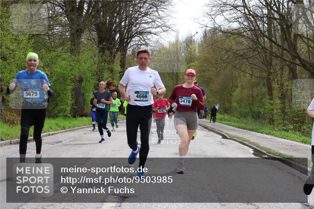 12.04.2026 - 45. Internationalen Wilhelmsburger Insellauf Yannick Fuchs http://msf.ph/oto/9503985 12.04.2026 12:51:41 Laufen 5679, 277, 5744, 4666, 425, 3479 meine-sportfotos.de