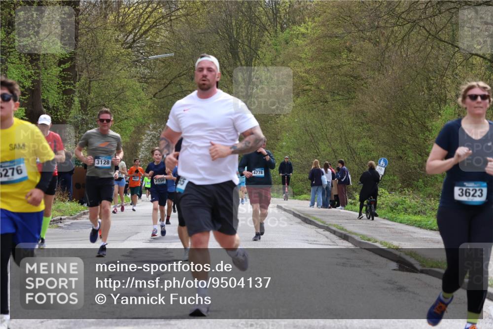12.04.2026 - 45. Internationalen Wilhelmsburger Insellauf Yannick Fuchs http://msf.ph/oto/9504137 12.04.2026 12:52:10 Laufen 5276, 3128, 4601, 2550, 4778, 3623 meine-sportfotos.de