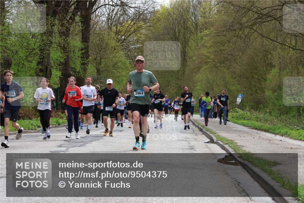 12.04.2026 - 45. Internationalen Wilhelmsburger Insellauf Yannick Fuchs http://msf.ph/oto/9504375 12.04.2026 12:52:59 Laufen 5124, 5107, 4023, 120, 2735, 224, 3962, 2938, 4983, 41 meine-sportfotos.de