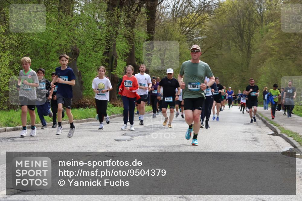 12.04.2026 - 45. Internationalen Wilhelmsburger Insellauf Yannick Fuchs http://msf.ph/oto/9504379 12.04.2026 12:53:00 Laufen 24, 5107, 5111, 4397, 4022, 2735, 3962, 128 meine-sportfotos.de