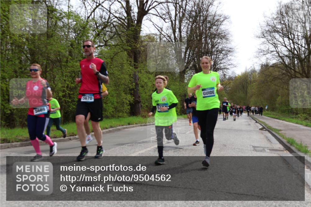 12.04.2026 - 45. Internationalen Wilhelmsburger Insellauf Yannick Fuchs http://msf.ph/oto/9504562 12.04.2026 12:53:35 Laufen 5670, 5669 meine-sportfotos.de