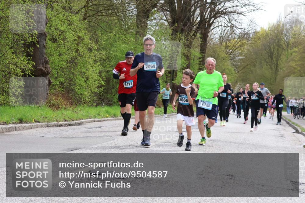 12.04.2026 - 45. Internationalen Wilhelmsburger Insellauf Yannick Fuchs http://msf.ph/oto/9504587 12.04.2026 12:53:40 Laufen 5412, 2069, 3895, 2068, 2128, 2307, 510, 54 meine-sportfotos.de
