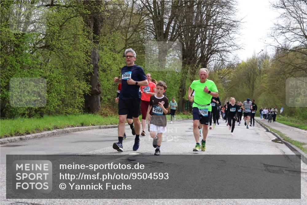 12.04.2026 - 45. Internationalen Wilhelmsburger Insellauf Yannick Fuchs http://msf.ph/oto/9504593 12.04.2026 12:53:41 Laufen 2069, 5657, 2068, 128, 2307, 5104, 3034 meine-sportfotos.de