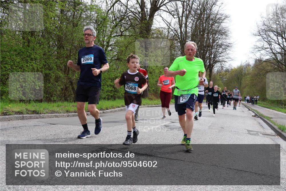 12.04.2026 - 45. Internationalen Wilhelmsburger Insellauf Yannick Fuchs http://msf.ph/oto/9504602 12.04.2026 12:53:43 Laufen 2069, 2068, 5657, 212, 383, 230, 5104 meine-sportfotos.de