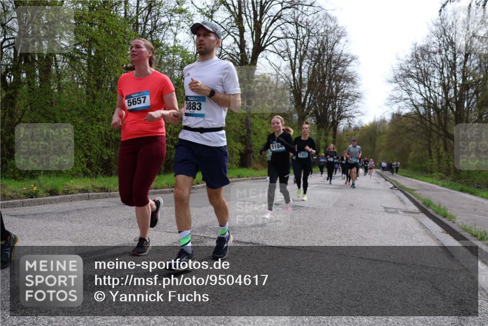12.04.2026 - 45. Internationalen Wilhelmsburger Insellauf Yannick Fuchs http://msf.ph/oto/9504617 12.04.2026 12:53:45 Laufen 5657, 3883, 5104, 2307 meine-sportfotos.de