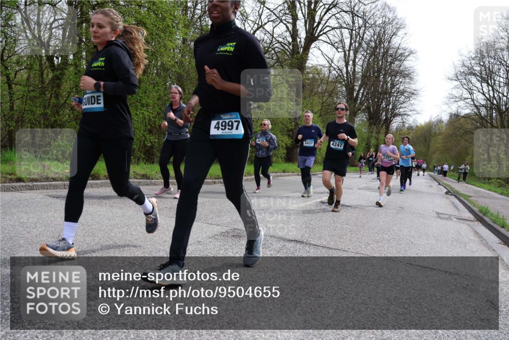 12.04.2026 - 45. Internationalen Wilhelmsburger Insellauf Yannick Fuchs http://msf.ph/oto/9504655 12.04.2026 12:53:52 Laufen 4997, 3425, 3437, 4247, 2291 meine-sportfotos.de