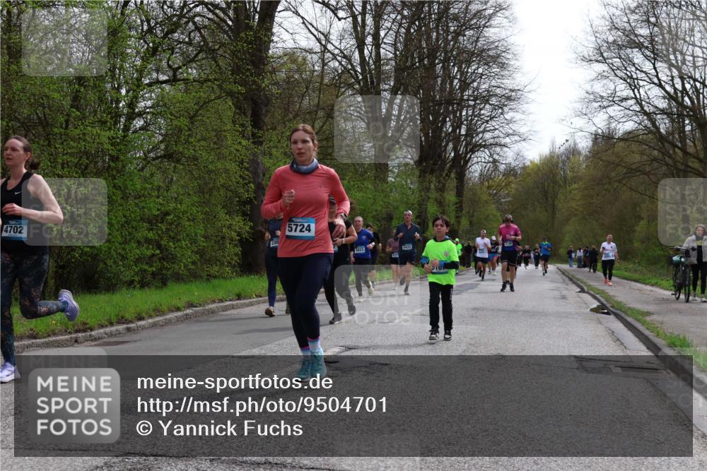 12.04.2026 - 45. Internationalen Wilhelmsburger Insellauf Yannick Fuchs http://msf.ph/oto/9504701 12.04.2026 12:54:01 Laufen 4702, 330, 5724, 5423, 2433 meine-sportfotos.de