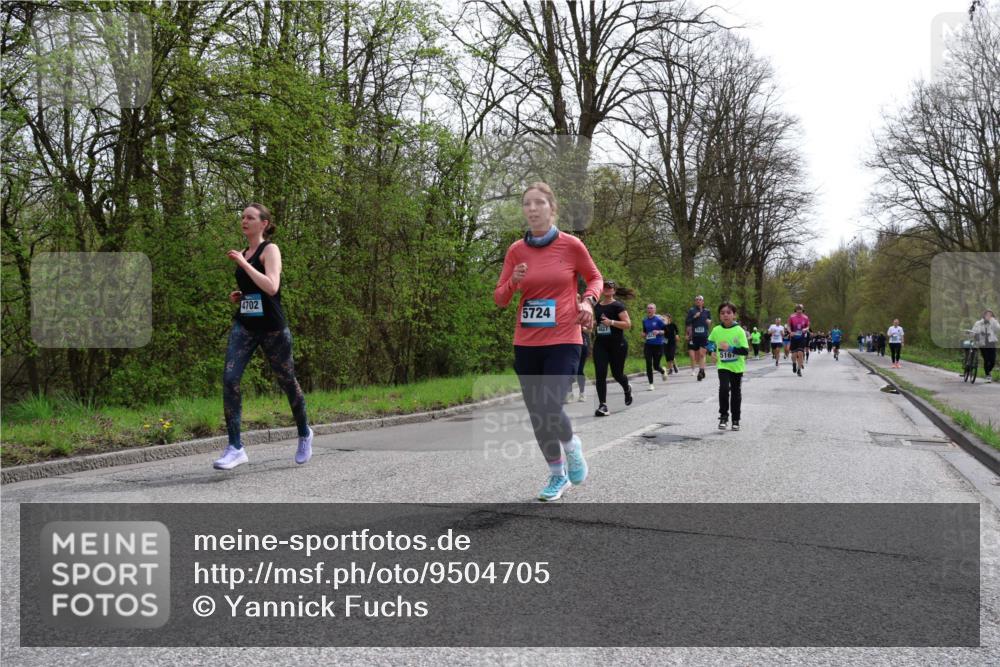 12.04.2026 - 45. Internationalen Wilhelmsburger Insellauf Yannick Fuchs http://msf.ph/oto/9504705 12.04.2026 12:54:02 Laufen 4702, 5724, 4827, 5167 meine-sportfotos.de