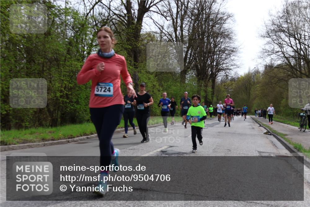 12.04.2026 - 45. Internationalen Wilhelmsburger Insellauf Yannick Fuchs http://msf.ph/oto/9504706 12.04.2026 12:54:02 Laufen 5724, 4827, 5423, 2433, 51, 3156 meine-sportfotos.de