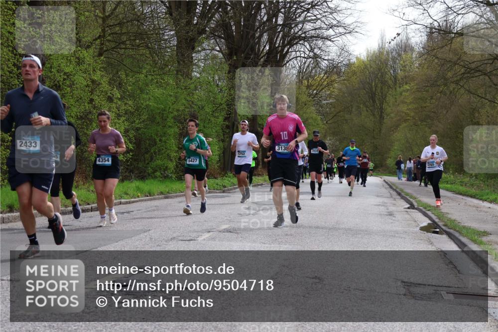 12.04.2026 - 45. Internationalen Wilhelmsburger Insellauf Yannick Fuchs http://msf.ph/oto/9504718 12.04.2026 12:54:05 Laufen 2433, 5752, 4354, 5427, 10, 313, 3934, 4765 meine-sportfotos.de