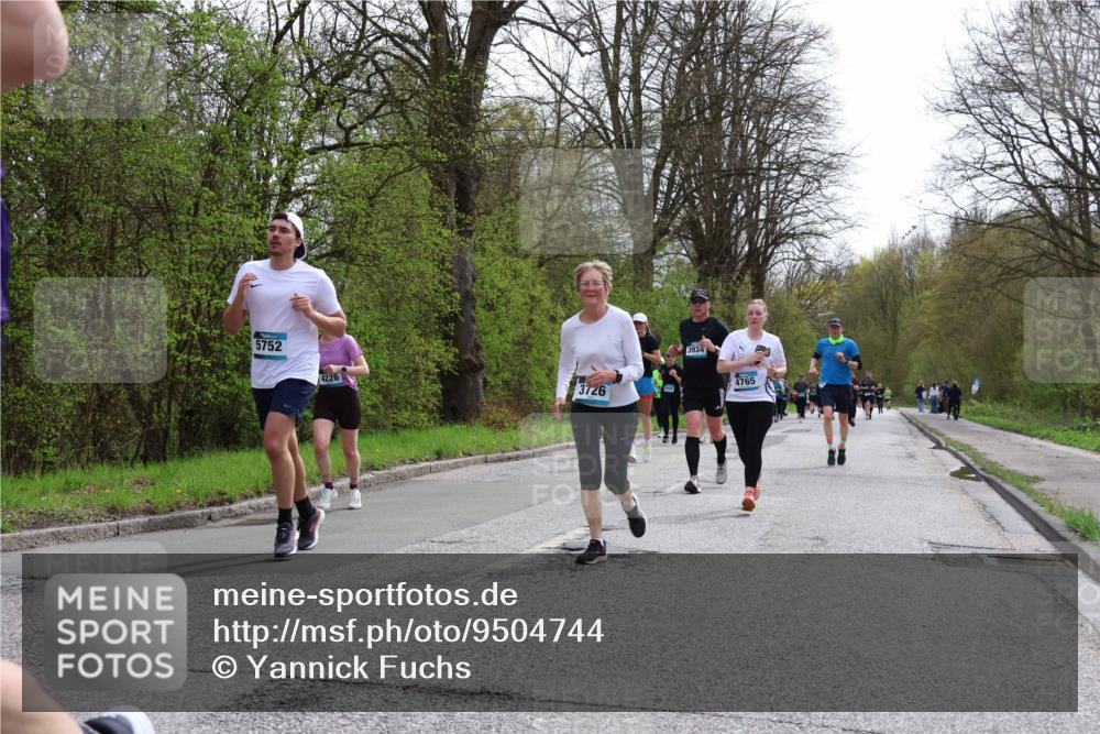 12.04.2026 - 45. Internationalen Wilhelmsburger Insellauf Yannick Fuchs http://msf.ph/oto/9504744 12.04.2026 12:54:10 Laufen 5752, 4226, 3726, 3934, 4765 meine-sportfotos.de