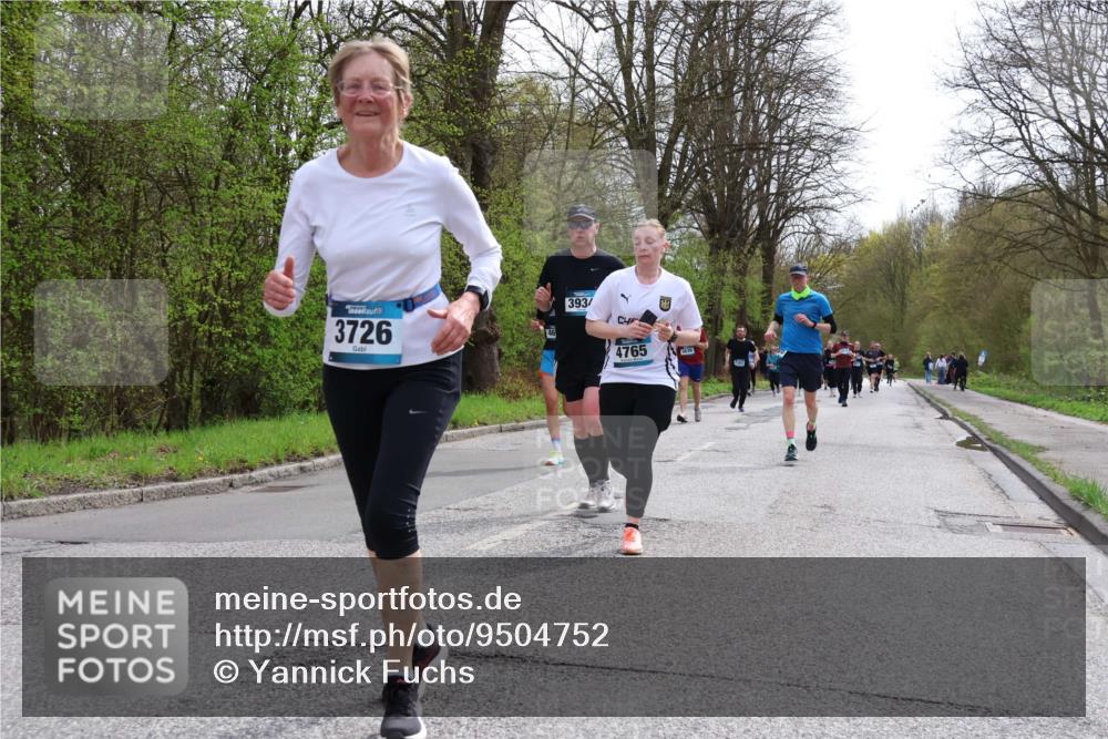12.04.2026 - 45. Internationalen Wilhelmsburger Insellauf Yannick Fuchs http://msf.ph/oto/9504752 12.04.2026 12:54:12 Laufen 393, 3726, 4765, 5636 meine-sportfotos.de