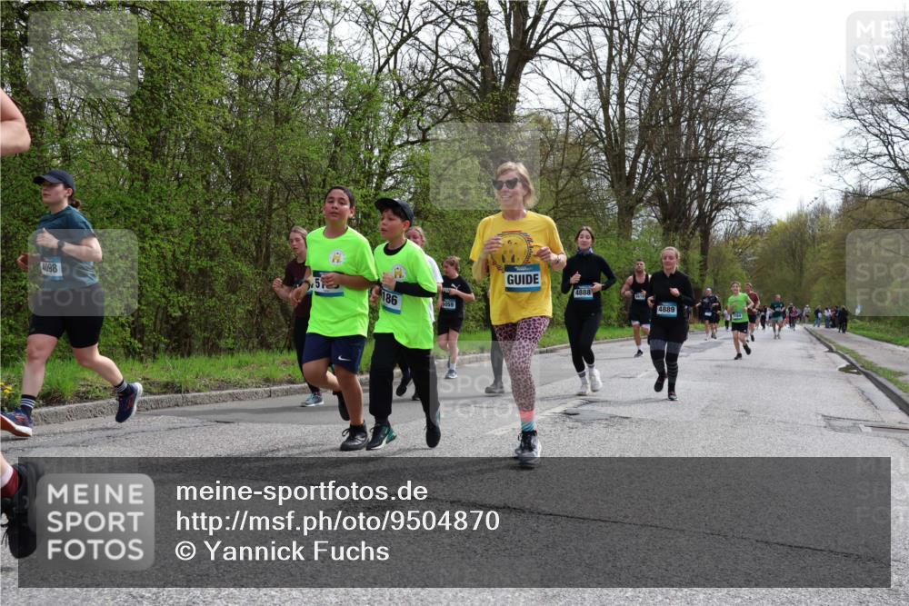 12.04.2026 - 45. Internationalen Wilhelmsburger Insellauf Yannick Fuchs http://msf.ph/oto/9504870 12.04.2026 12:54:34 Laufen 51, 4098, 186, 5059, 4888, 4889 meine-sportfotos.de