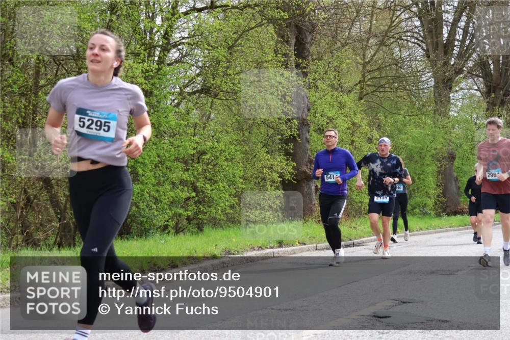 12.04.2026 - 45. Internationalen Wilhelmsburger Insellauf Yannick Fuchs http://msf.ph/oto/9504901 12.04.2026 12:54:40 Laufen 5295, 541, 2139, 40, 296 meine-sportfotos.de