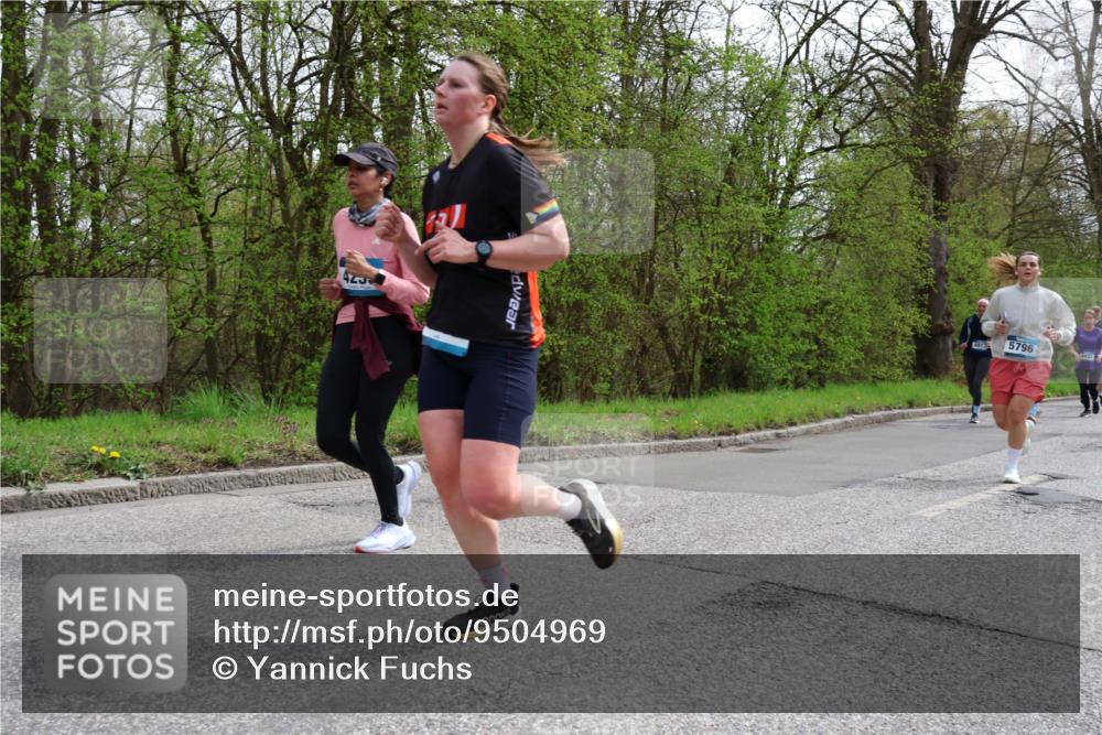 12.04.2026 - 45. Internationalen Wilhelmsburger Insellauf Yannick Fuchs http://msf.ph/oto/9504969 12.04.2026 12:54:59 Laufen 423, 4812, 5796, 4453 meine-sportfotos.de
